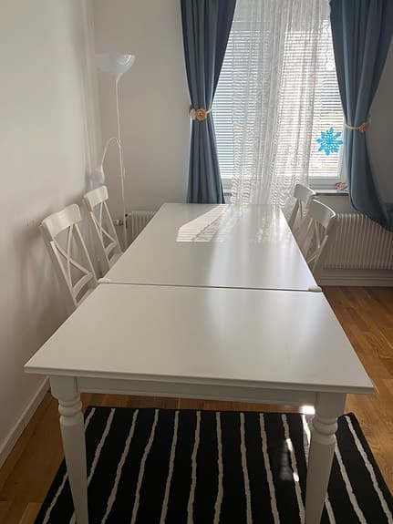 IKEA matbord med 4 stolar vitt