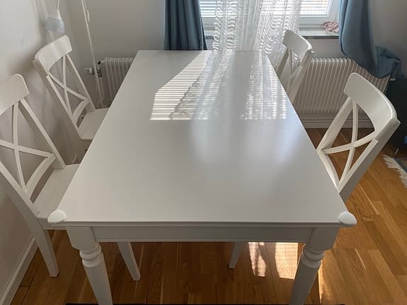 IKEA matbord med 4 stolar vitt