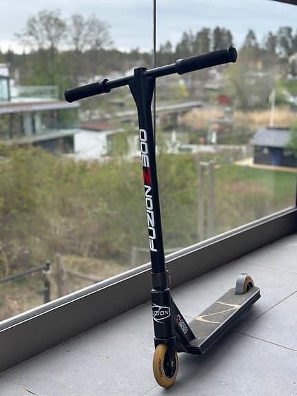 Fuzion Z300 trick sparkcykel svart