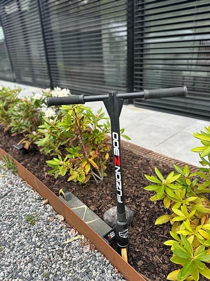Fuzion Z300 trick sparkcykel svart