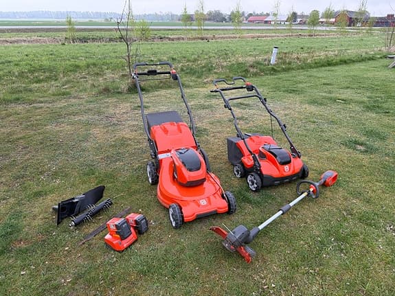 Husqvarna gräsvårdskit.