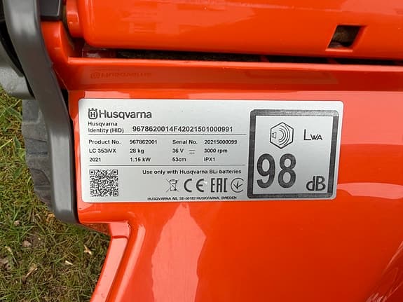 Husqvarna gräsvårdskit.