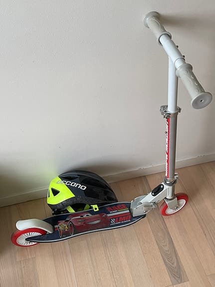 Sparkcykel Blixten McQueen med hjälm, barn 3-5 år
