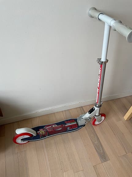 Sparkcykel Blixten McQueen med hjälm, barn 3-5 år