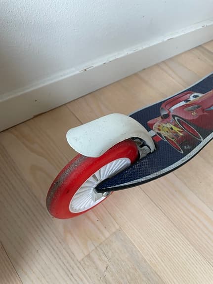 Sparkcykel Blixten McQueen med hjälm, barn 3-5 år
