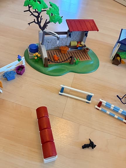 Playmobil hästgård / stall med tillbehör