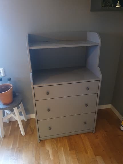 skänk/byrå från Ikea fin grå färg