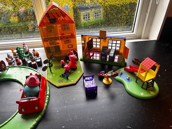 Greta Gris lekset hus, skola och lekplats med figurer