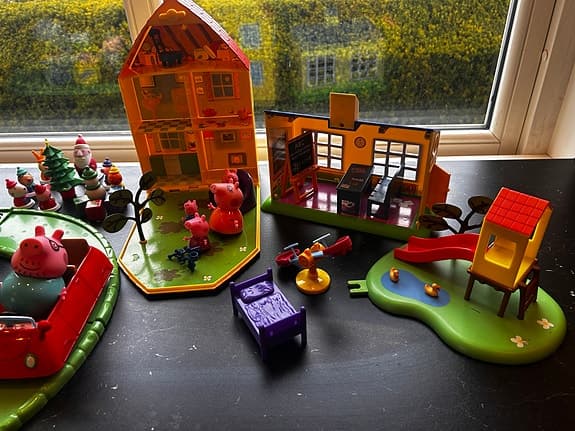 Greta Gris lekset hus, skola och lekplats med figurer