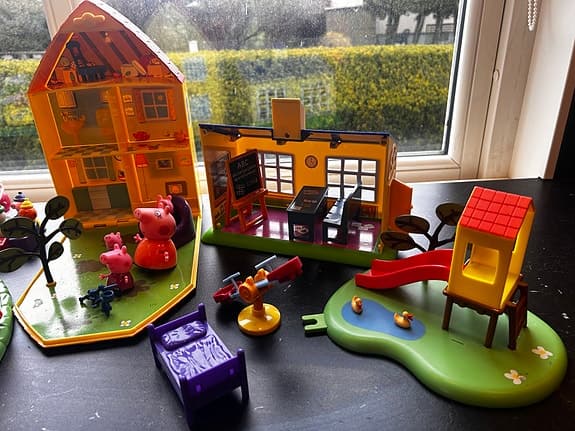 Greta Gris lekset hus, skola och lekplats med figurer