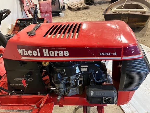 Wheel Horse 220-4 åkgräsklippare röd