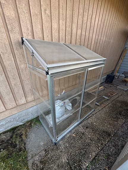 Väggväxthus i aluminium med skjutdörr