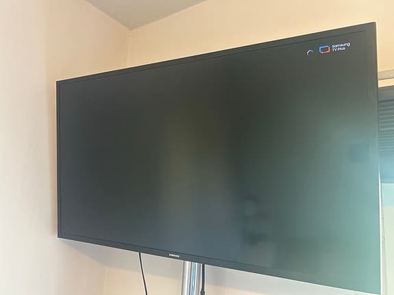Samsung 40” Smart TV | HDMI, WiFi & Apps