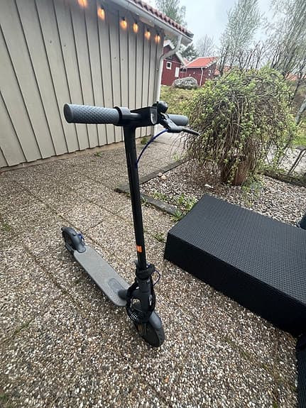 Elsparkcykel svart grå