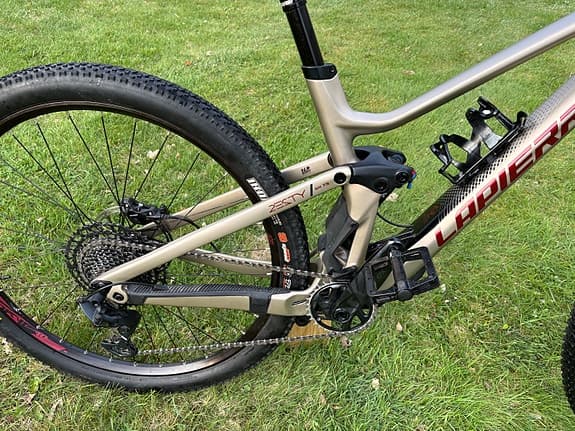 Fulldämpad Lapierre Zesty AM CF 7.9