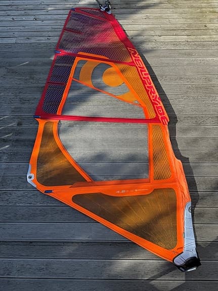 Vindsurfing segel master bommar