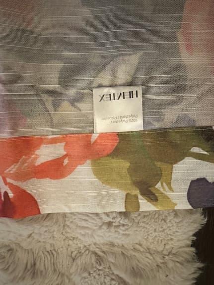 Hemtex blommiga gardinlängder och gardinkappor