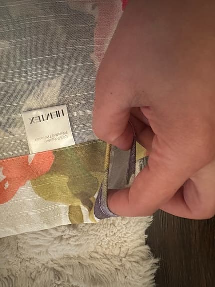 Hemtex blommiga gardinlängder och gardinkappor