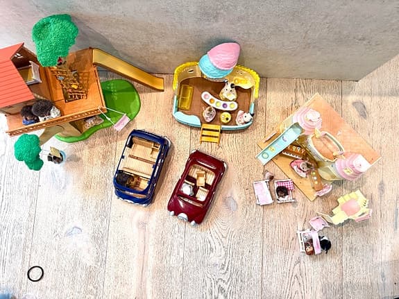 Sylvanian Families lekset med hus, bilar och figurer