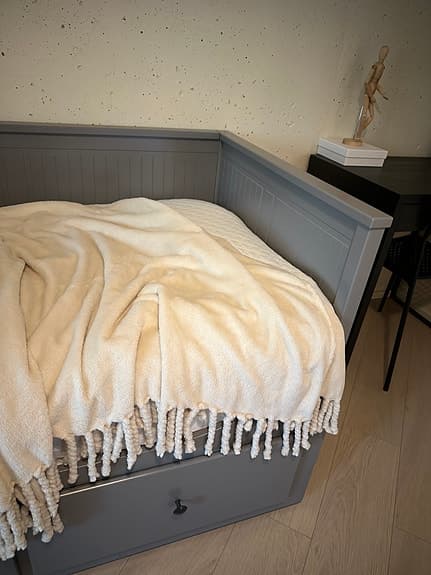 Utdragbar säng med 3 lådor