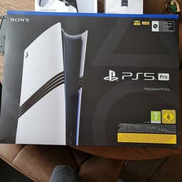 Sony PlayStation 5 Pro 2TB med DualSense Edge handkontroll och laddstation