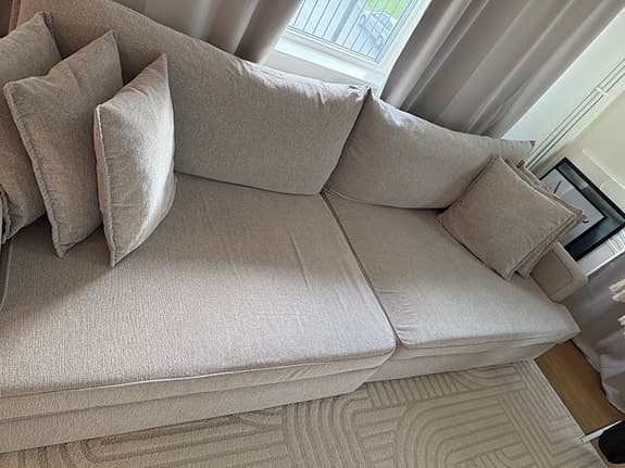 Mio Rossi 4-sits soffa i beige/grå färg