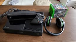Xbox One spelkonsol komplett set med handkontroll, kinect, headset, spels