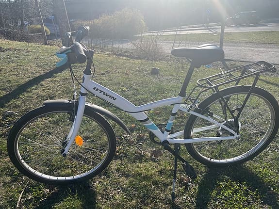BTWIN damcykel vit med pakethållare