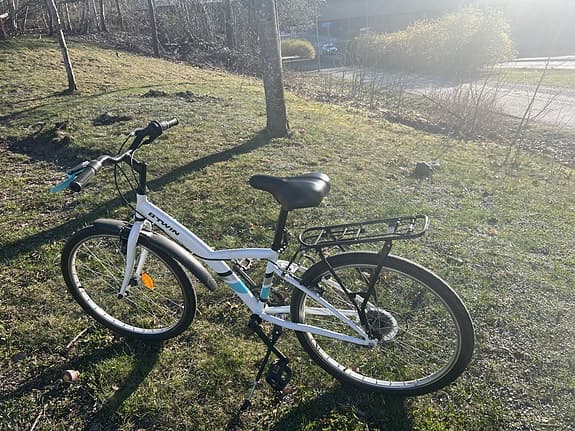 BTWIN damcykel vit med pakethållare
