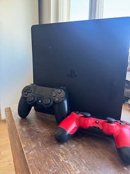 Sony Playstation 4 spelkonsol med handkontroller