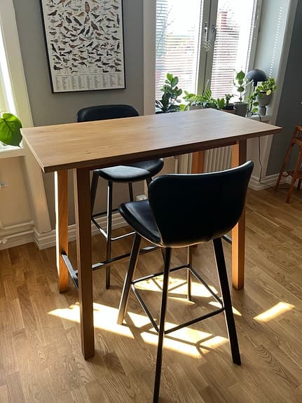 Barbord i ek inkl. 2 barstolar - dansk design