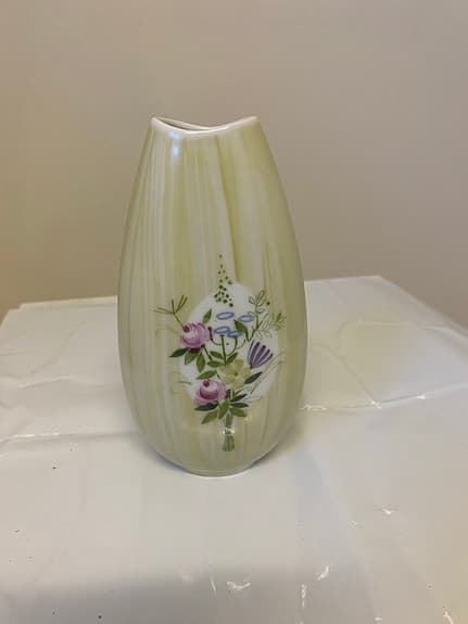 Rosenthal vas med blommotiv