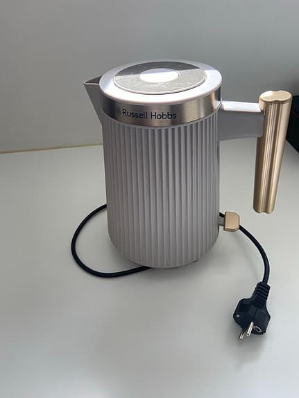 Russell Hobbs vattenkokare beige med guld