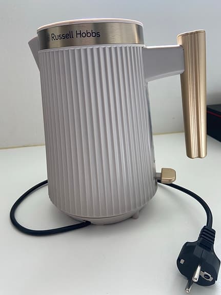 Russell Hobbs vattenkokare beige med guld