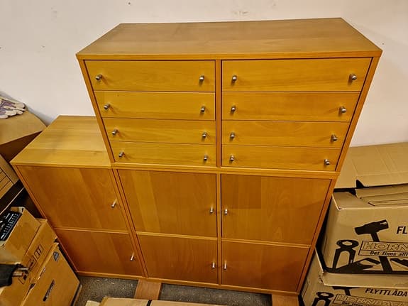 Mycket fina skåpmoduler i ek från IKEA