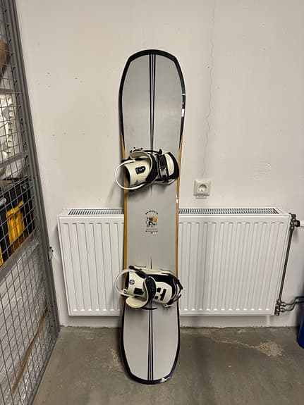 Salomon Assasin 158W  snowboard med bindningar vit/svart