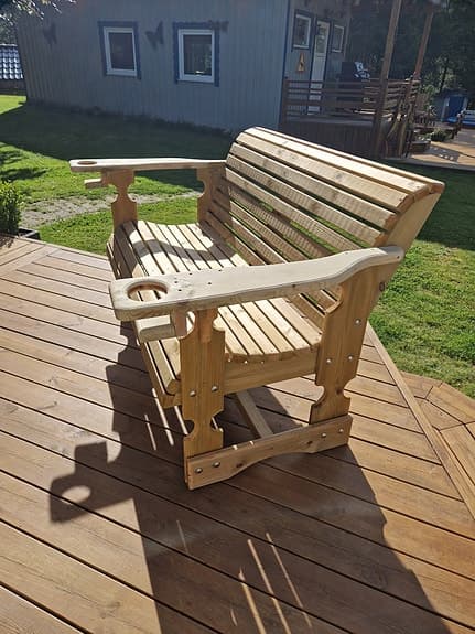 Bänk/Soffan med drickhållare i armstödet