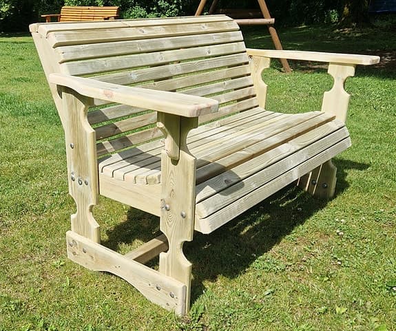 Bänk/Soffan med drickhållare i armstödet