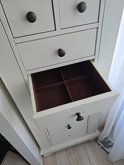 Hög smyckesbyrå från exklusiva amerikanska Ballard designs