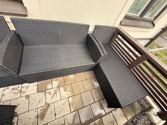 Snygg loungegrupp i svart komplett med dynor