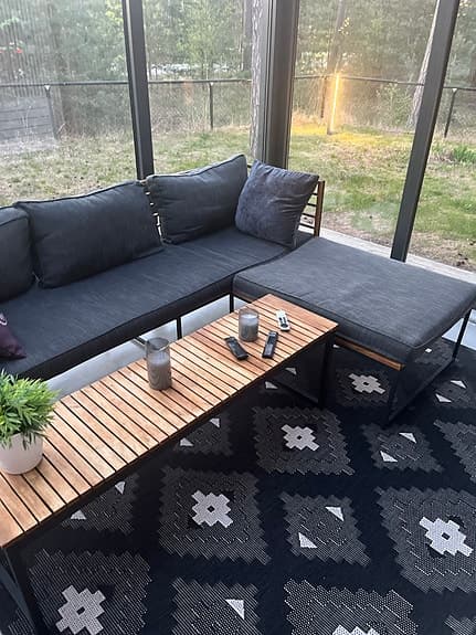 Hörnbäddsoffa med bord för uteplats, mörkgrå