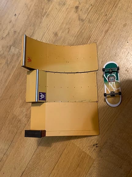Fingerboard sparkcykel och rampar