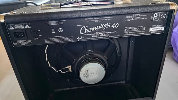 Fender Champion 40 Comboförstärkare på 40 Watt med 12″ högtalare. Fabriksny!