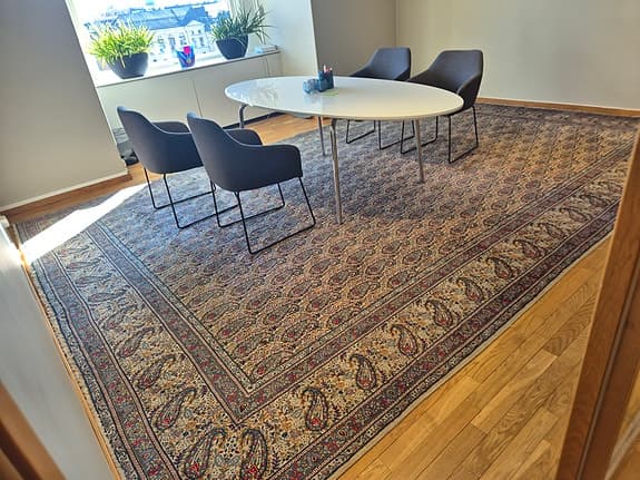 Stilrent konferensbord 240 cm + 4 designstolar – premium känsla