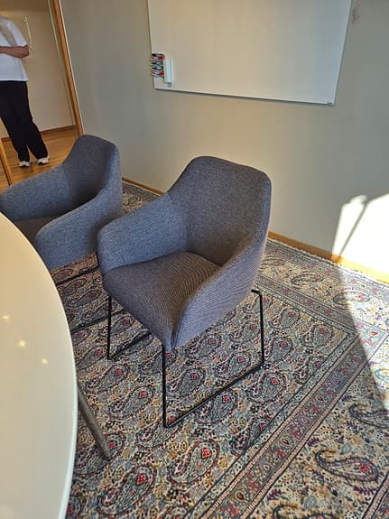 Stilrent konferensbord 240 cm + 4 designstolar – premium känsla