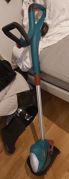 BOSCH GRÄS TRIMMER INKL LADDARE BRUKSKICK FINT SKICK !!!
