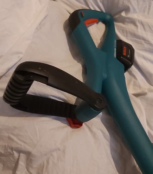 BOSCH GRÄS TRIMMER INKL LADDARE BRUKSKICK FINT SKICK !!!