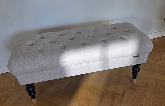 Åhléns Home stoppad bänk pall beige