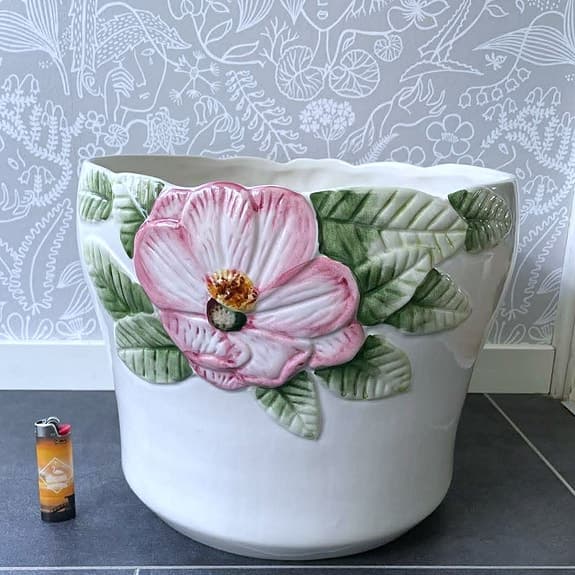 Stor vintage golvkruka ytterfoder, handmålad jugend blommor relief