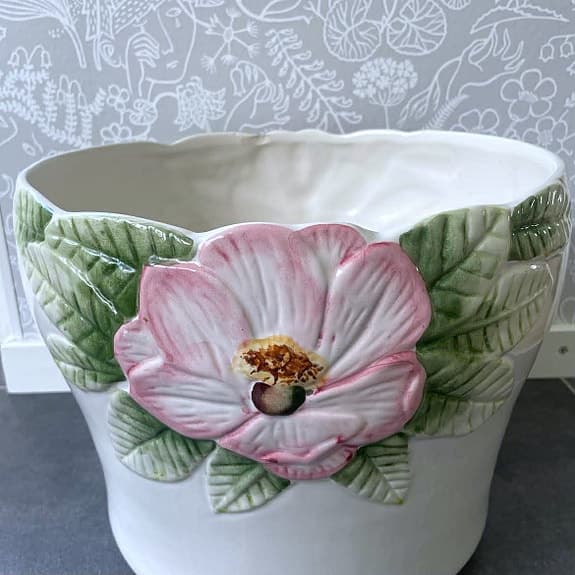 Stor vintage golvkruka ytterfoder, handmålad jugend blommor relief